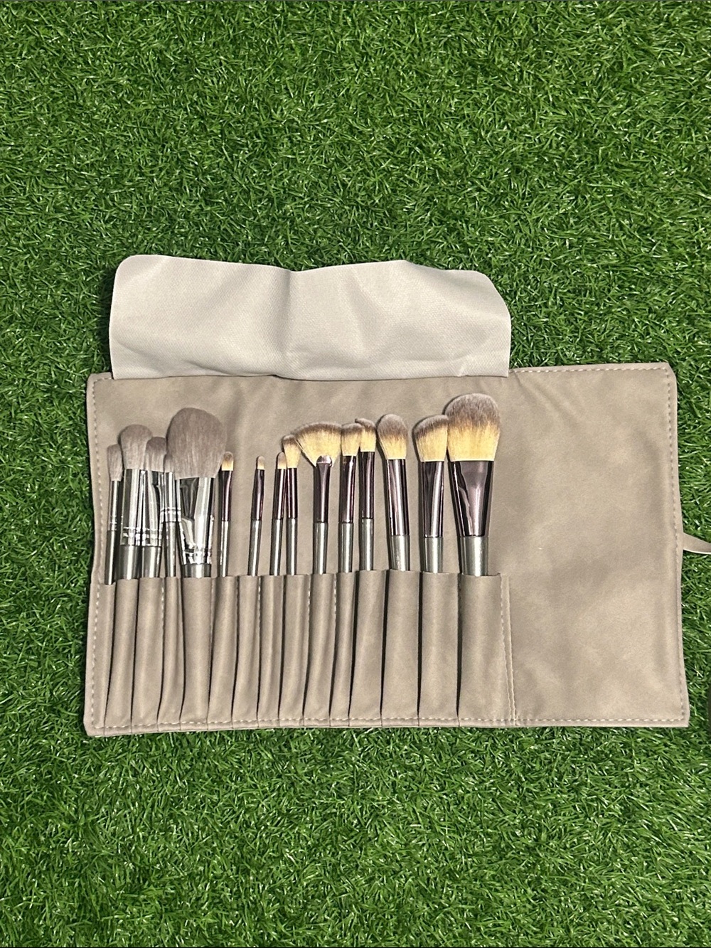Neutral Taupe 15 Piece Makeup Brush Set with Carry Roll